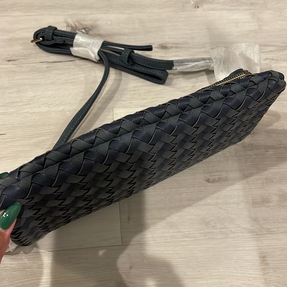 Sole Society NWOT Woven Crossbody/ Clutch Bag with Navy/ Gold Chain Strap - Picture 10 of 10